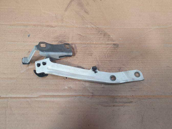2003 NISSAN ELGRAND E51 RIGHT BONNET HINGE 05/02-12/10