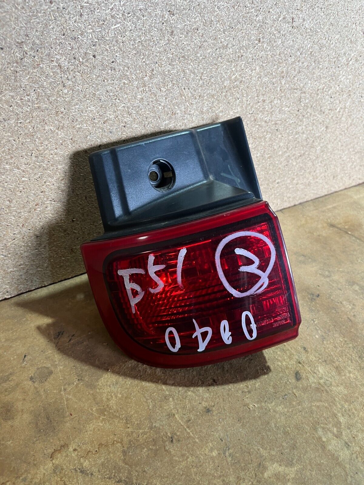 NISSAN ELGRAND E51 UPPER LH TAILLIGHT 05/02-12/10