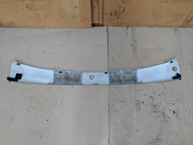 04/00 HOLDEN JACKAROO WIPER COWL
