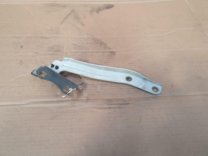 2003 NISSAN ELGRAND E51 LEFT BONNET HINGE 05/02-12/10