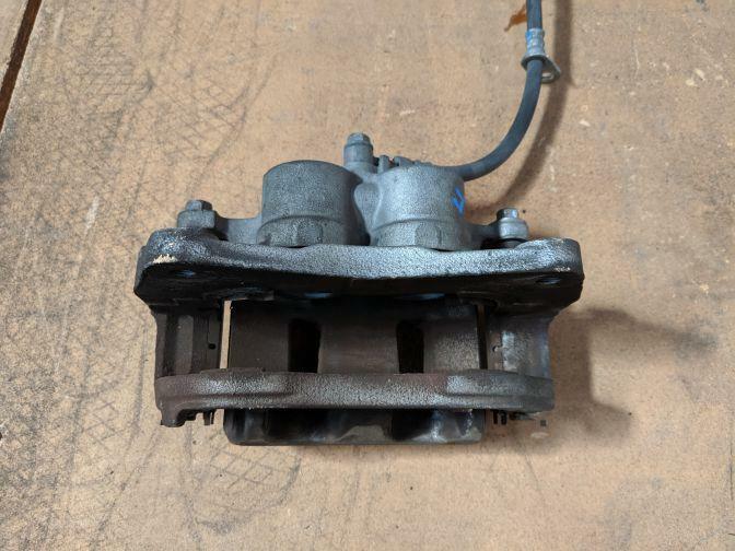 2005 SUBARU LEGACY BL5 FRONT LEFT BRAKE CALIPER