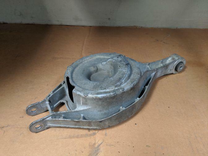 NISSAN STAGEA M35 REAR RIGHT SPRING CARRIER 2001-2007