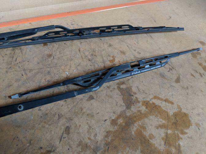 TOYOTA ALTEZZA RS200 SXE10 PIAA WIPER BLADES