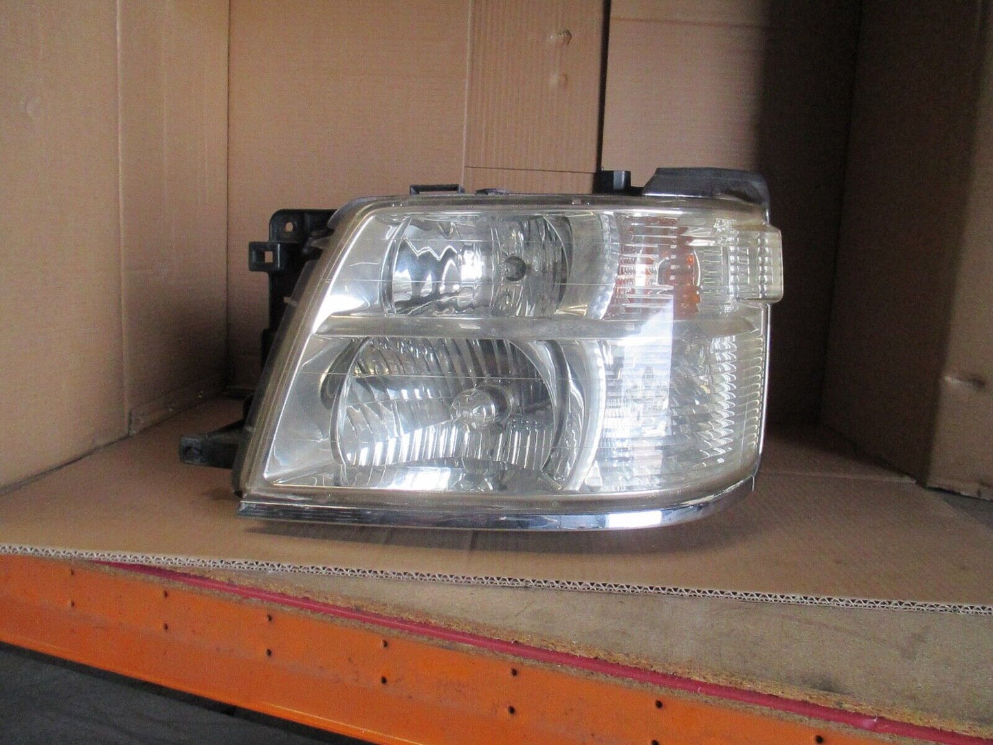 NISSAN ELGRAND E50 LEFT HAND HEADLIGHT
