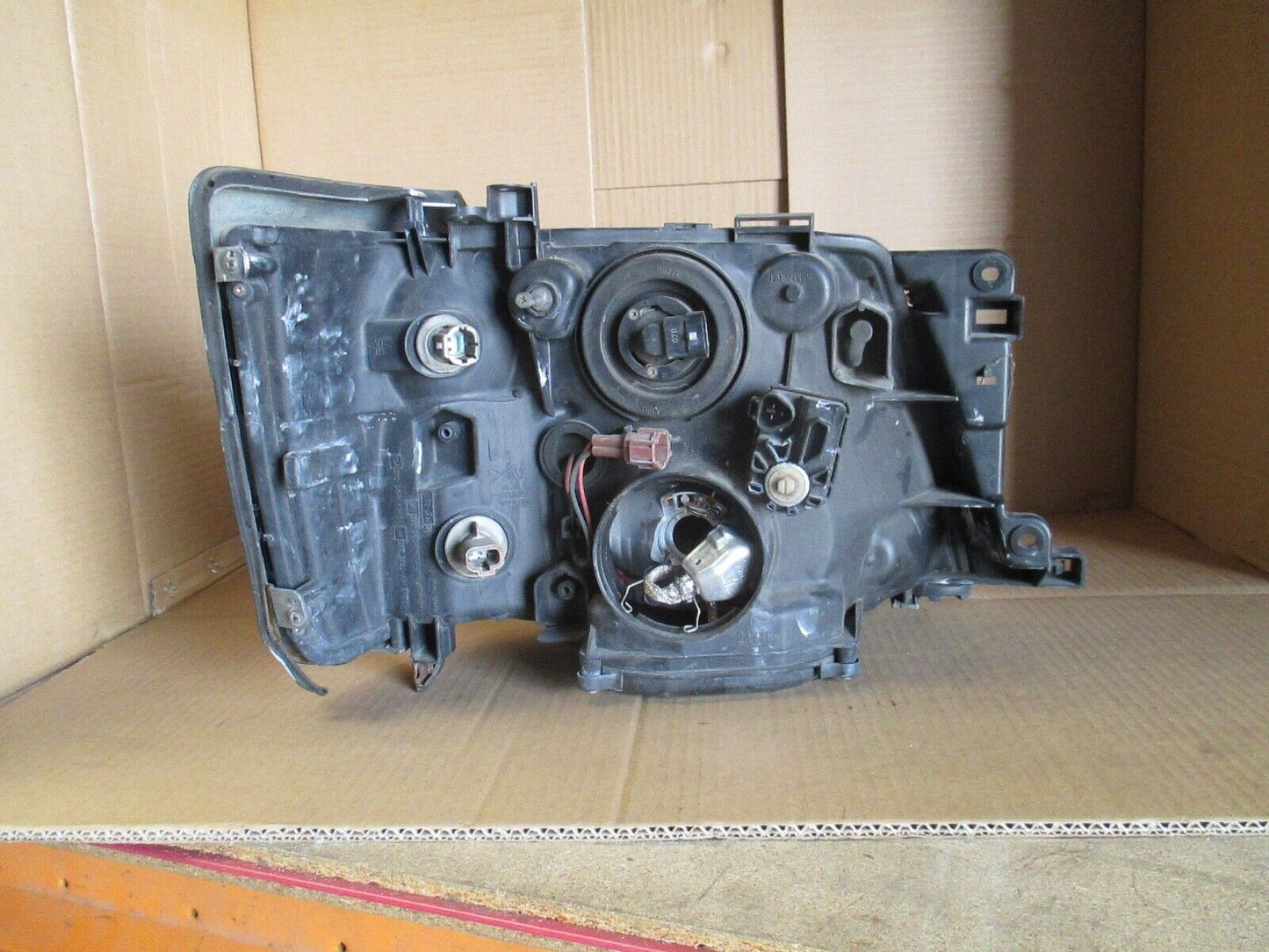 NISSAN ELGRAND E50 LEFT HAND HEADLIGHT
