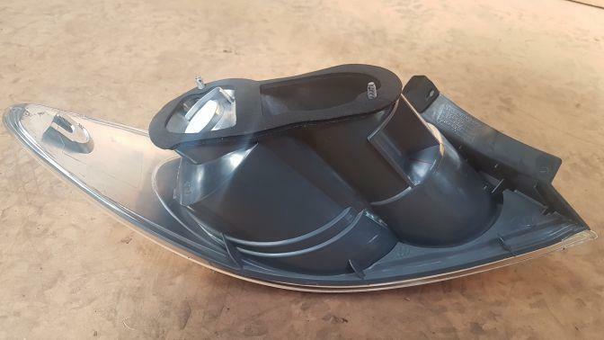 2002 MAZDA 6 RIGHT HAND TAILLIGHT