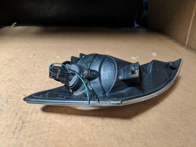 2005 MAZDA MPV LW LEFT CORNER LAMP 11/03-04/06