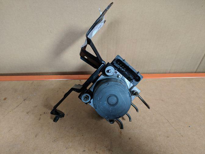 2004 SUBARU IMPREZA GDA ABS PUMP 476L4 130404 085