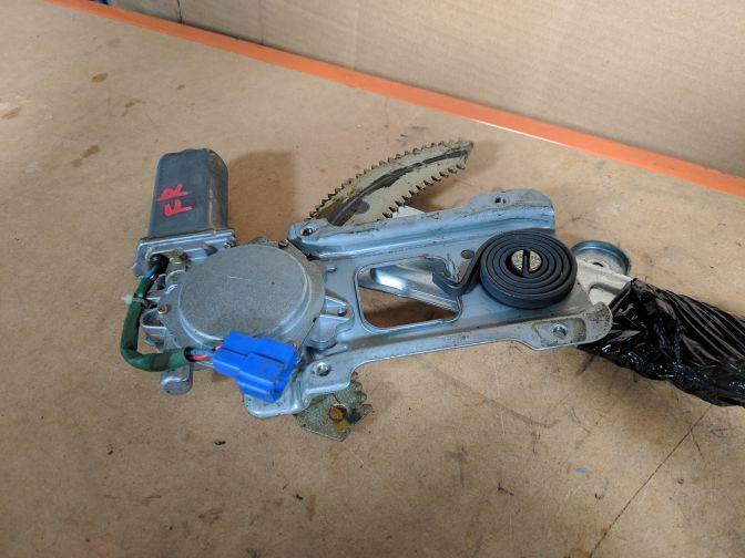 2002 SUBARU FORESTER SF9 FRONT RIGHT WINDOW MOTOR AND REGULATOR 08/97-06/02