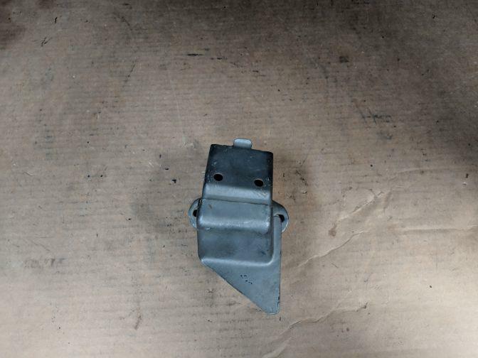 2000 NISSAN ELGRAND E50 FRONT RIGHT BUMPER MOUNTING BRACKET 05/97-05/02