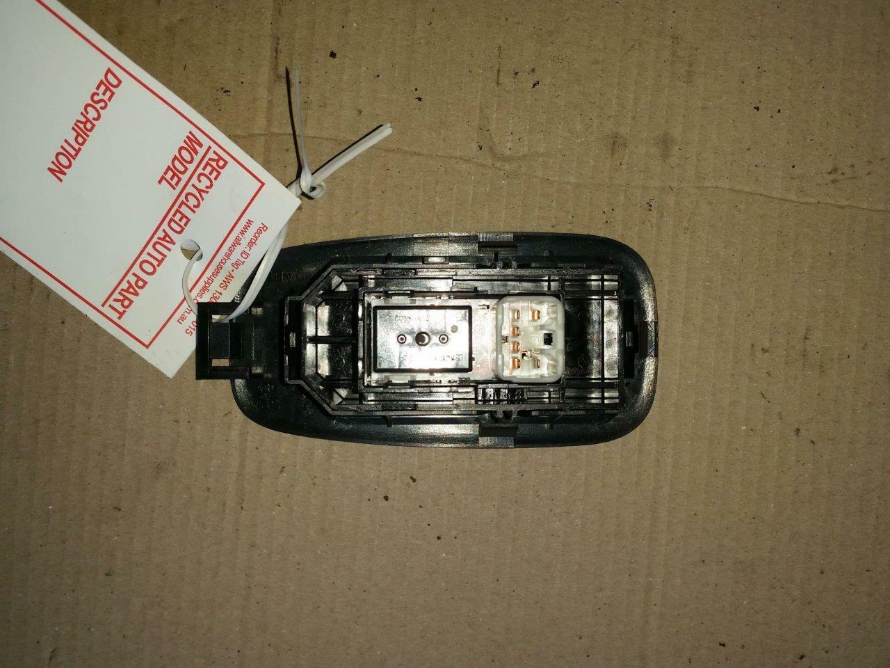 TOYOTA ALTEZZA RS200 SXE10 REAR RIGHT POWER WINDOW SWITCH 1998-2005
