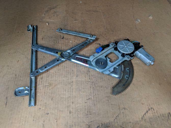 2001 SUBARU FORESTER SF5 FRONT RIGHT WINDOW MOTOR AND REGULATOR 08/97-06/02