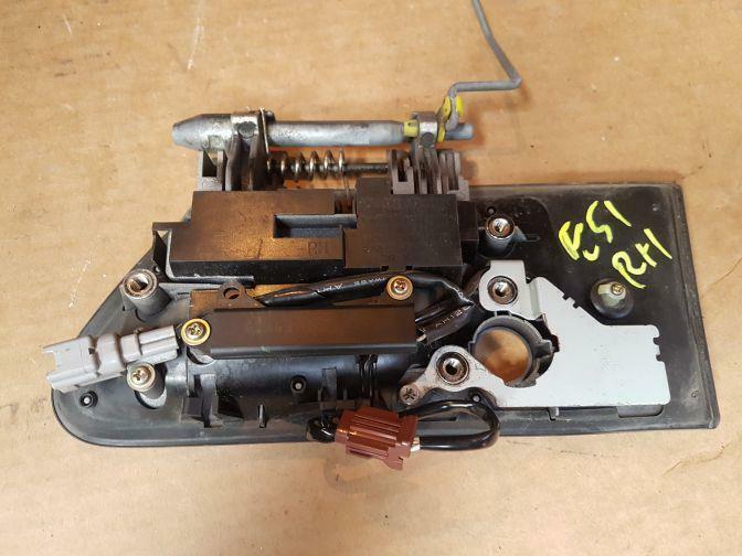 2004 NISSAN ELGRAND E51 FRONT RIGHT OUTER DOOR HANDLE 05/02-12/10