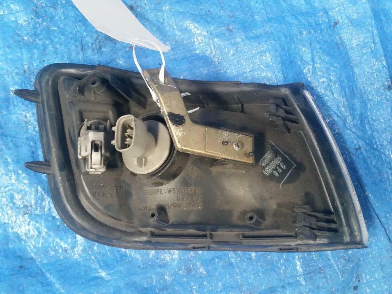 MITSUBISHI RVR LEFT HEADLIGHT INDICATOR AMBER TWO PLUGS