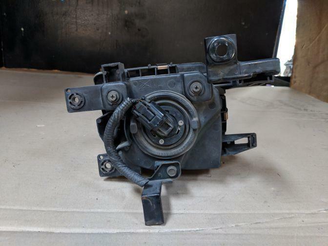2001 NISSAN STAGEA C34 LEFT SPOTLIGHT 2001-2003