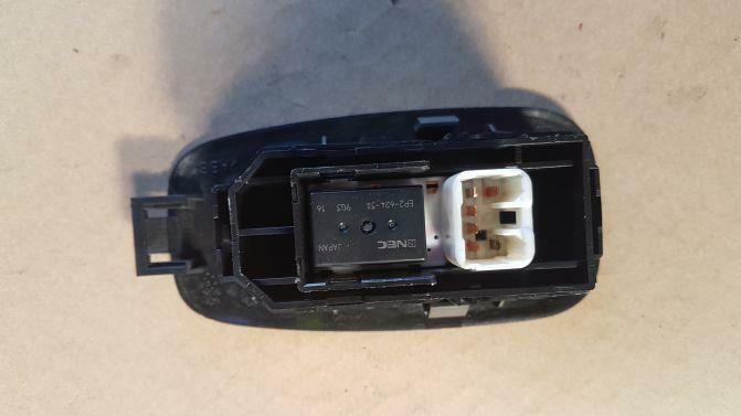 TOYOTA ALTEZZA RS200 SXE10 REAR RIGHT POWER WINDOW SWITCH 01/98-10/05