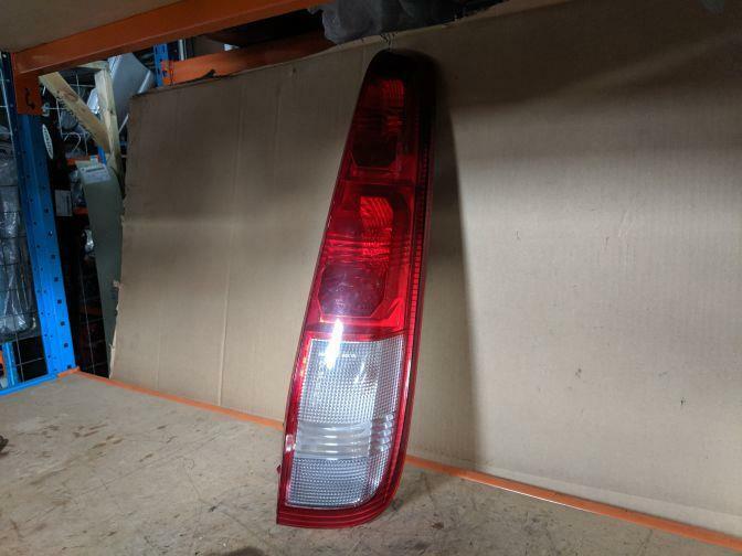 09/06 NISSAN X-TRAIL T30 RIGHT HAND TAILLIGHT