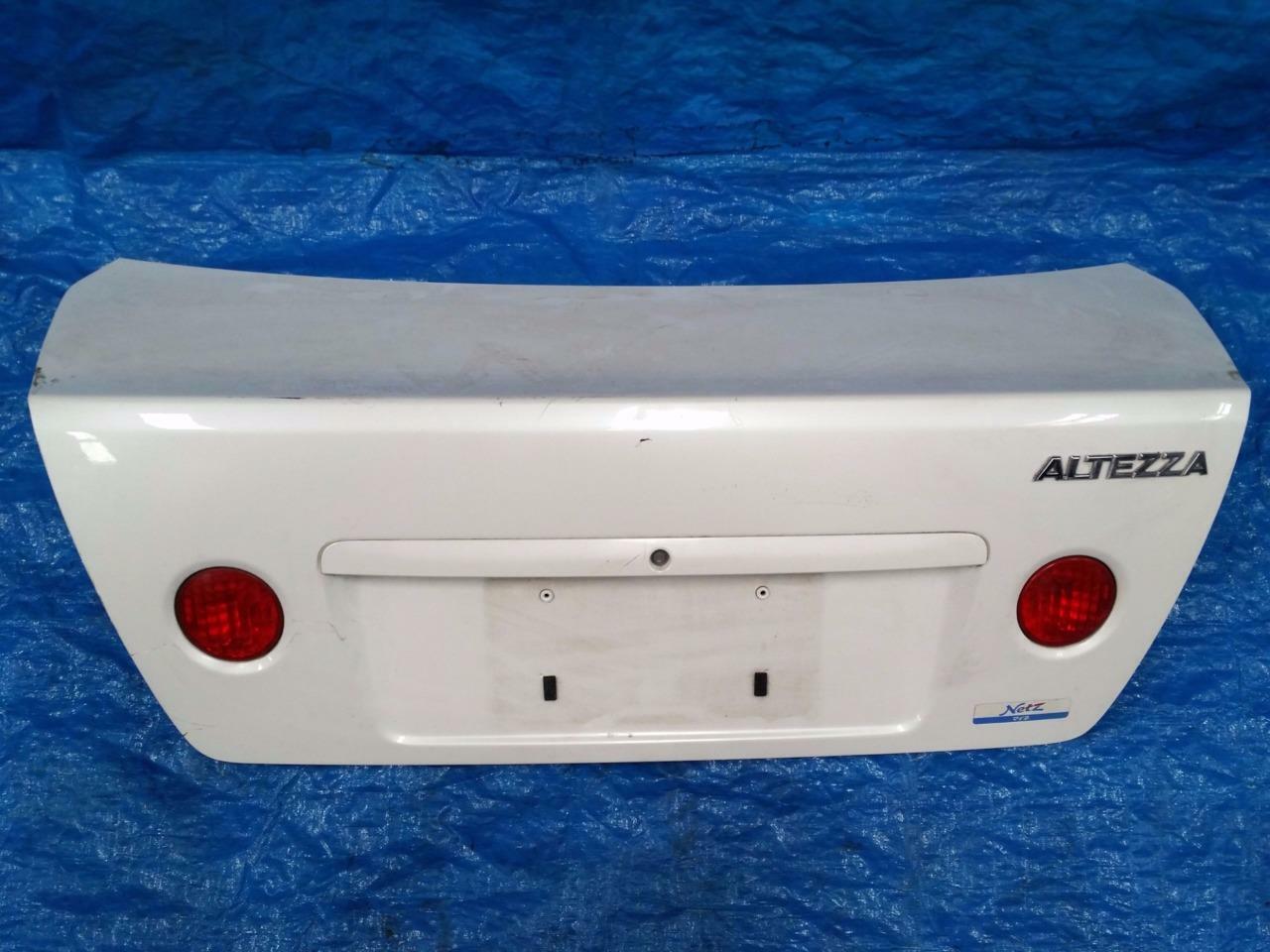 TOYOTA ALTEZZA RS200 SXE10 BOOTLID AND INNER TAILLIGHT