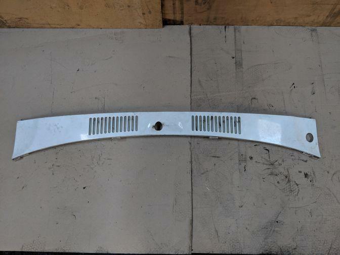 04/00 HOLDEN JACKAROO WIPER COWL