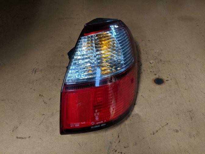 1998-2004 SUBARU LEGACY B4 RIGHT HAND TAILLIGHT
