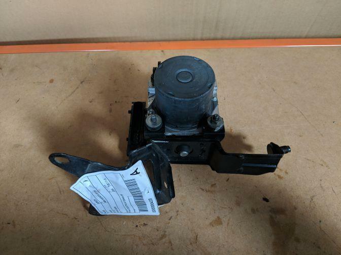 2004 SUBARU IMPREZA GDA ABS PUMP 476L4 130404 085