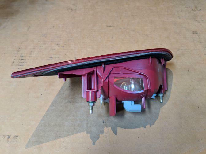 2003 NISSAN INFINITY SKYLINE V35 SEDAN RIGHT INNER TAILLIGHT