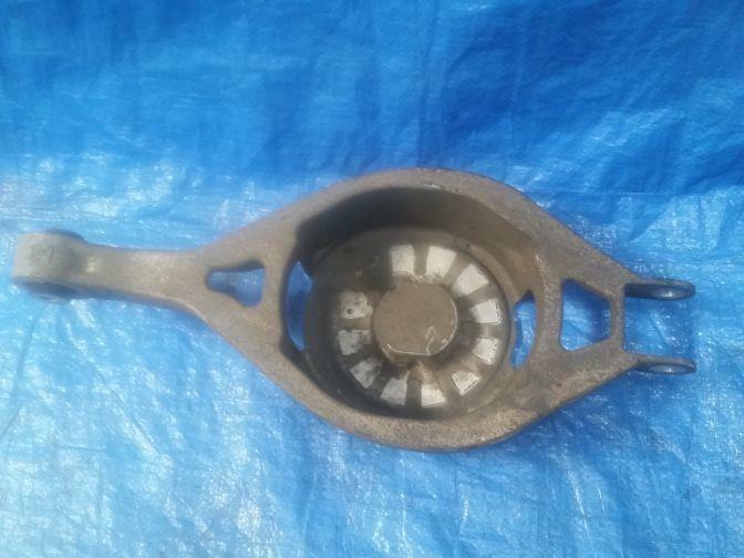 NISSAN 350Z REAR RIGHT SPRING CARRIER 2002-2008