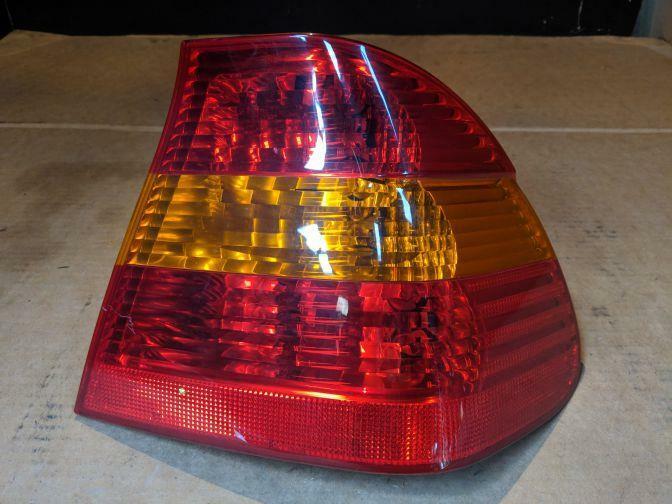 2003 BMW 3 SERIES E46 SEDAN RIGHT HAND TAILLIGHT AMBER FLASHER 10/01-01/05