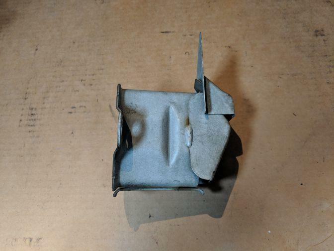 2000 NISSAN ELGRAND E50 BUMPER MOUNTING BRACKET 05/97-05/02