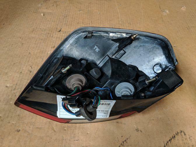 2002 SUBARU LIBERTY 3RD GEN RIGHT HAND TAILLIGHT 12/98-08/01