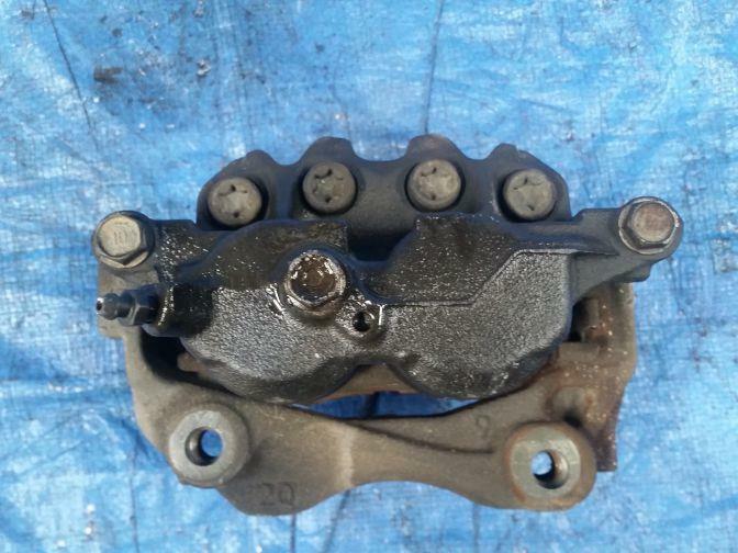 TOYOTA ALTEZZA RS200 SXE10 FRONT RIGHT BRAKE CALIPER