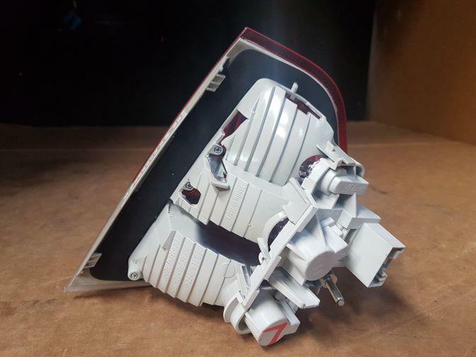 2008 BMW 3 SERIES E90 SEDAN LEFT INNER TAIL LIGHT 03/05-09/08