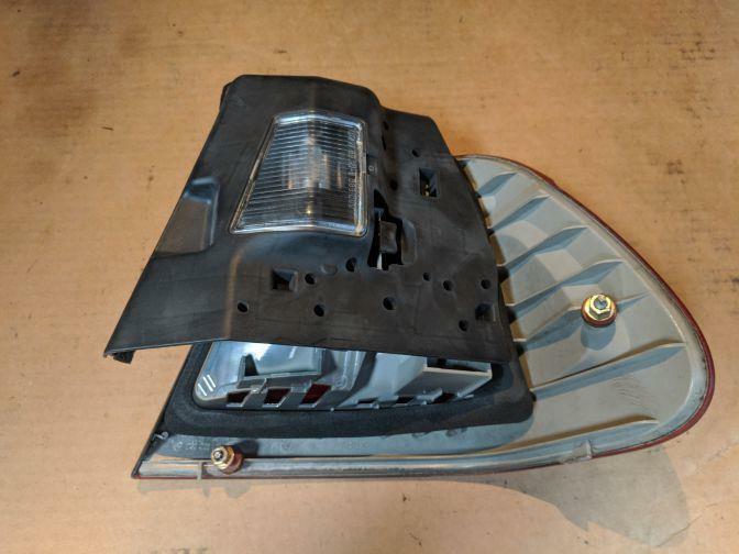 2001 BMW 3 SERIES E46 SEDAN LEFT HAND TAILLIGHT AMBER FLASHER TYPE