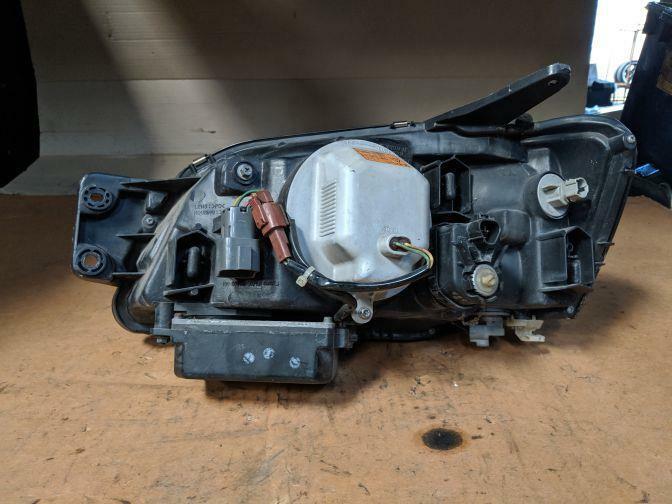 SUBARU LEGACY B4 RIGHT HID HEADLIGHT 1998-2004