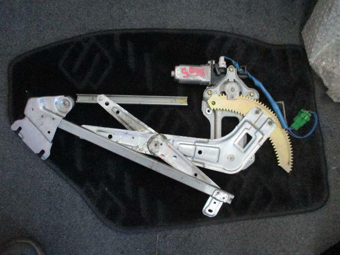 2008 SUBARU FORESTER SG9 FRONT LEFT WINDOW REGULATOR