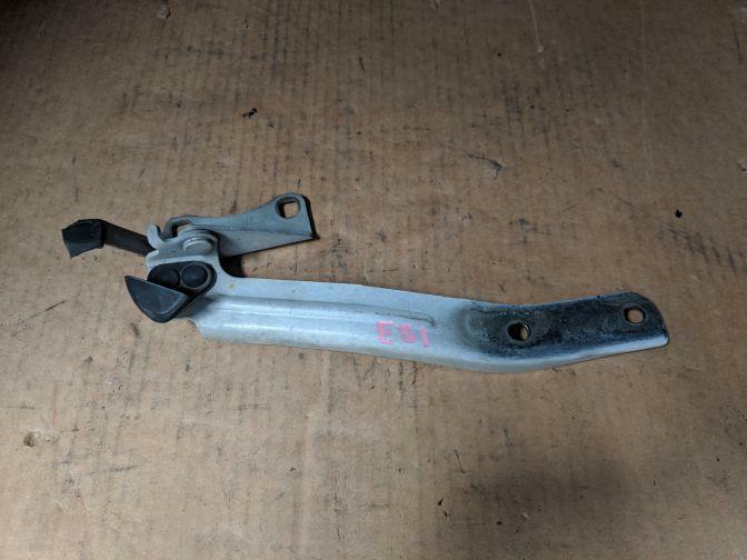 2005 NISSAN ELGRAND E51 LEFT BONNET HINGE 05/02-12/10