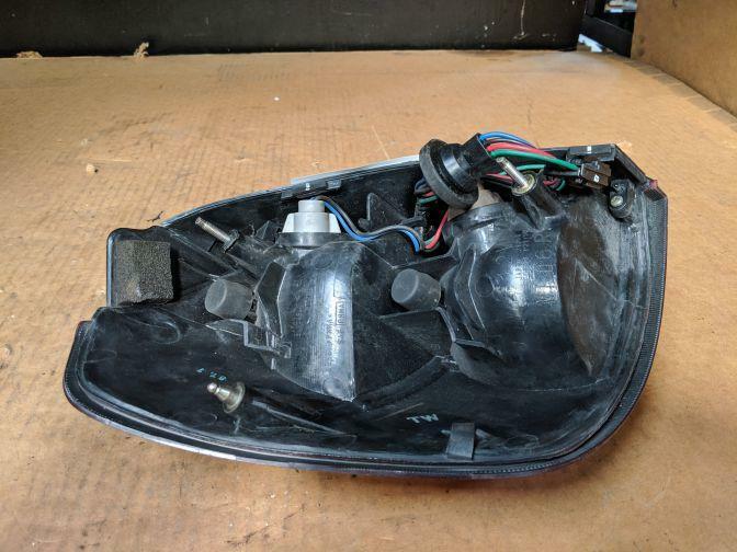 2002 SUBARU LIBERTY 3RD GEN RIGHT HAND TAILLIGHT 12/98-08/01