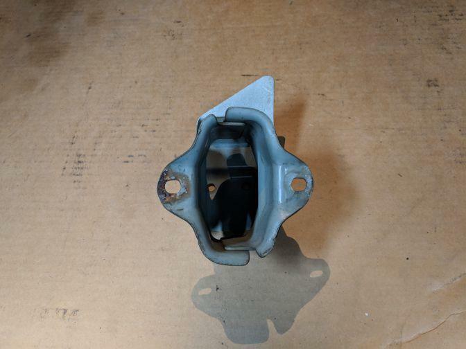 2000 NISSAN ELGRAND E50 BUMPER MOUNTING BRACKET 05/97-05/02