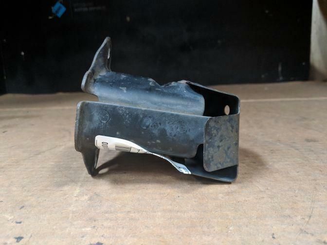 2000 NISSAN ELGRAND E50 LEFT BUMPER MOUNTING BRACKET 05/97-05/02 RIDER TYPE