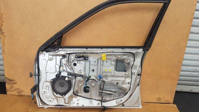 1999 TOYOTA ALTEZZA RS200 SXE10 FRONT RIGHT DOOR SHELL