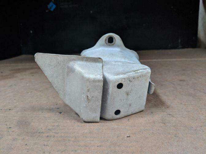 2000 NISSAN ELGRAND E50 FRONT LEFT BUMPER MOUNTING BRACKET 05/97-05/02