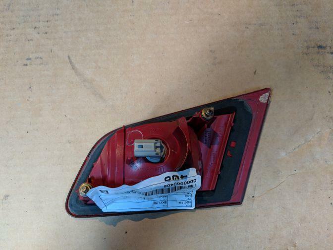 2003 NISSAN INFINITY SKYLINE V35 SEDAN LEFT INNER TAILLIGHT