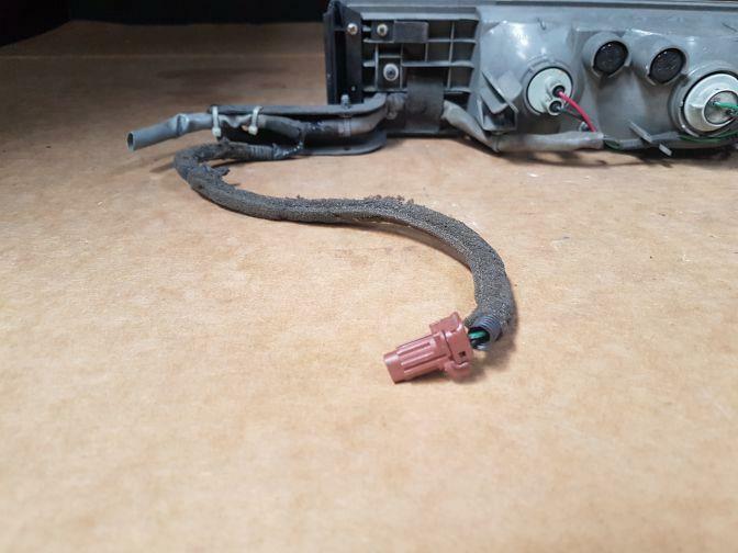 2004 NISSAN CUBE Z11 LEFT HAND TAILLIGHT 10/02-05/05 AFTERMARKET