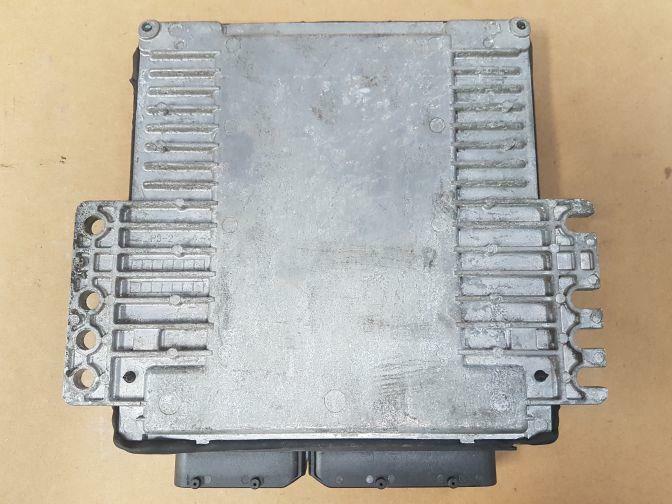 NISSAN ELGRAND E51 VQ35DE A/T ENGINE ECU MEC33-520 B1 3830 05/02-12/10