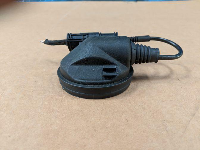 2002 BMW E65 745I FRONT RIGHT EDC CONNECTION CAP