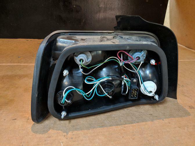 1999 BMW 3 SERIES E36 SEDAN RIGHT HAND TAILLIGHT CLEAR FLASHER 05/91-09/00