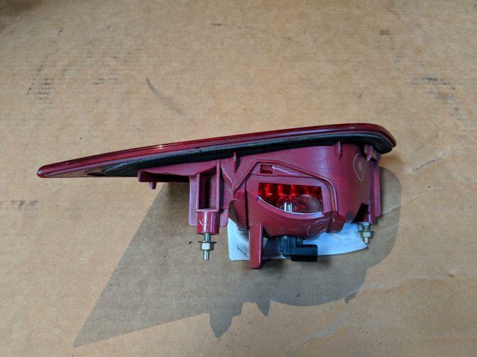 2003 NISSAN INFINITY SKYLINE V35 SEDAN RIGHT INNER TAILLIGHT