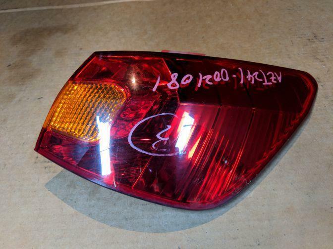2004 TOYOTA CALDINA T240 RIGHT HAND TAILLIGHT EARLY TYPE 2002-2004
