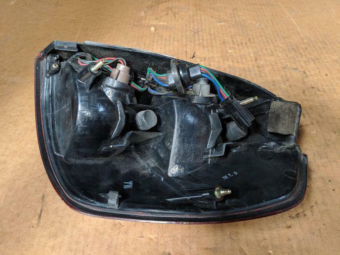 2002 SUBARU LIBERTY 3RD GEN LEFT HAND TAILLIGHT 12/1998-08/2001