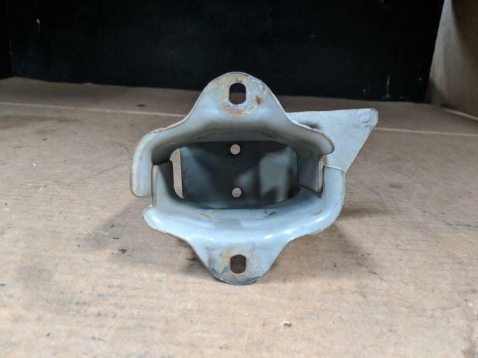 2000 NISSAN ELGRAND E50 FRONT LEFT BUMPER MOUNTING BRACKET 05/97-05/02